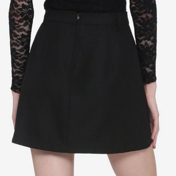 !!SOLD!! NWT NBW Hot Topic Skirt - Picture 2 of 3